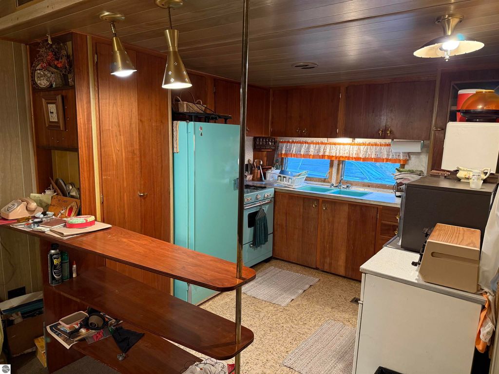 Image 11 of property listing at 9544 W 34 Road, Harrietta, MI 49638