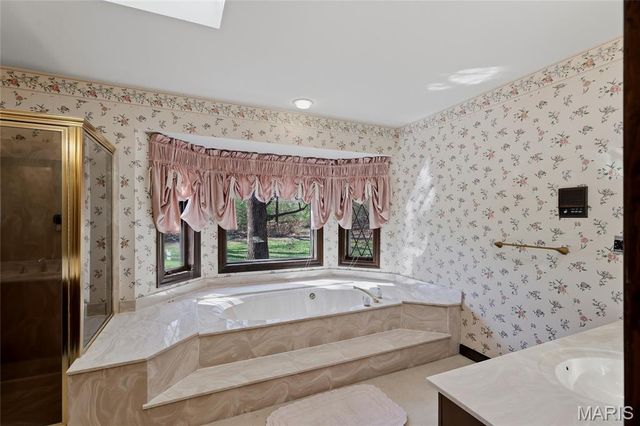 13290 Tall Pine Court, Town And Country, MO 63017