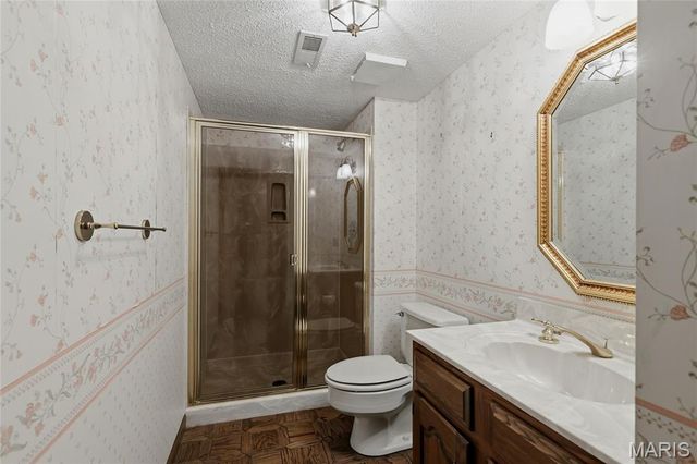 13290 Tall Pine Court, Town And Country, MO 63017