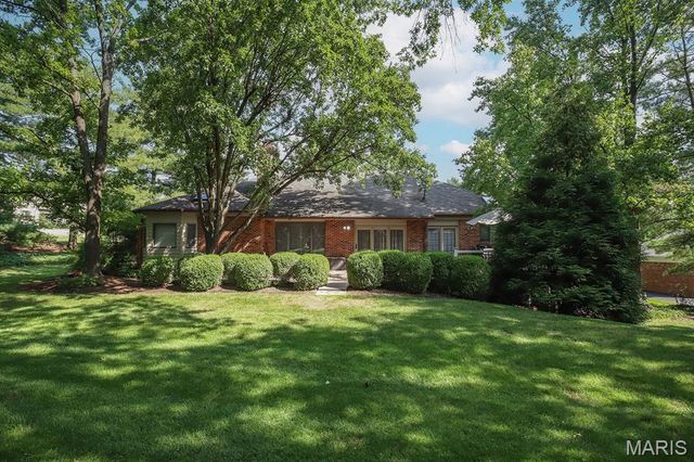 13290 Tall Pine Court, Town And Country, MO 63017