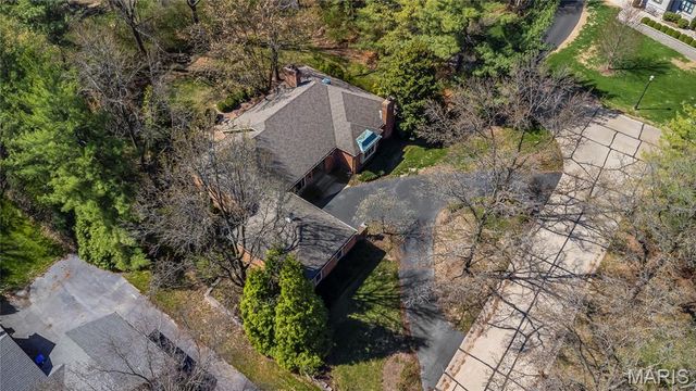 13290 Tall Pine Court, Town And Country, MO 63017