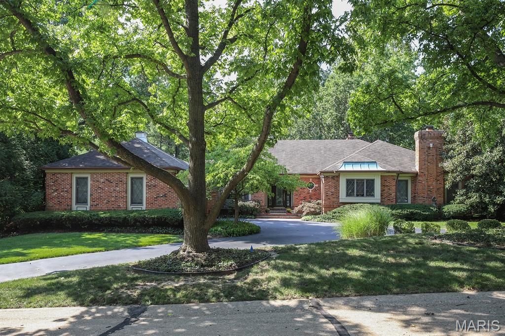 13290 Tall Pine Court, Town And Country, MO 63017