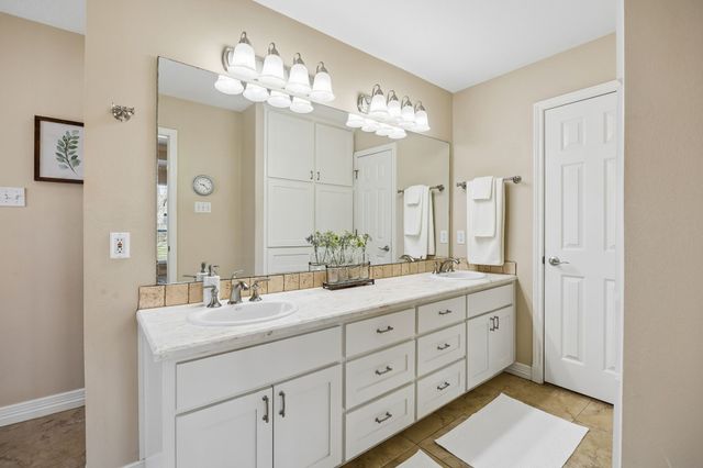 5704 Nutcracker Drive, Granbury, TX 76049