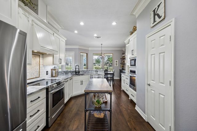 5704 Nutcracker Drive, Granbury, TX 76049