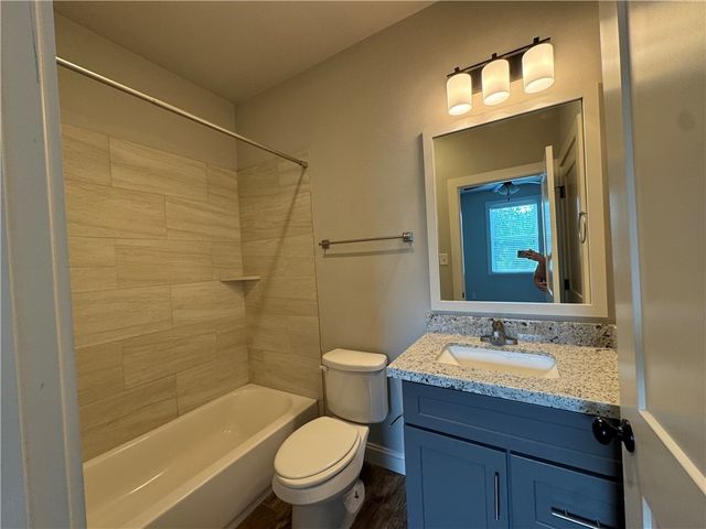 203 Brentwood Drive E 76, College Station, TX 77840