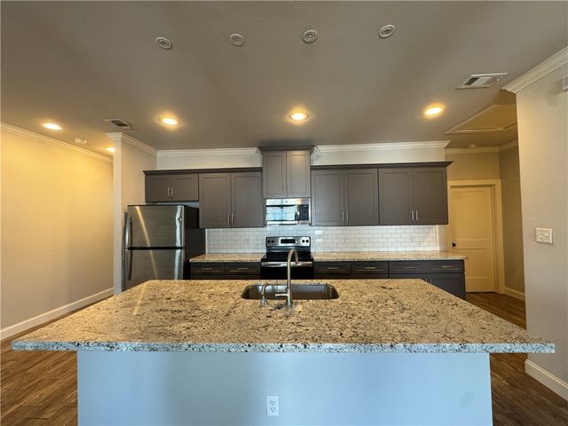 203 Brentwood Drive E 76, College Station, TX 77840