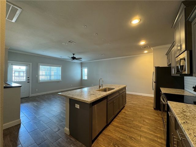 203 Brentwood Drive E 76, College Station, TX 77840