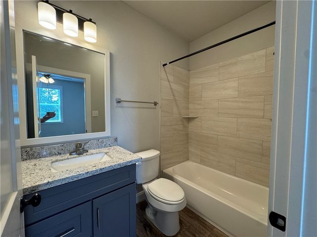 203 Brentwood Drive E 76, College Station, TX 77840