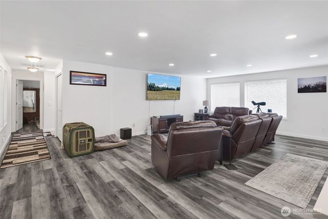 3320 E Montgomery Street, Mount Vernon, WA 98274