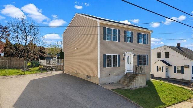 563 Woodman St, Fall River, MA 02724
