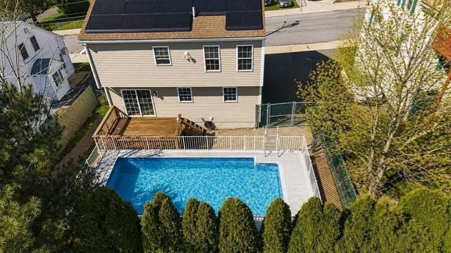 563 Woodman St, Fall River, MA 02724