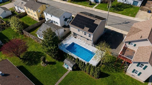 563 Woodman St, Fall River, MA 02724