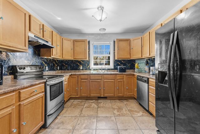 563 Woodman St, Fall River, MA 02724