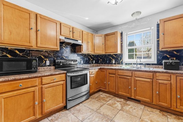 563 Woodman St, Fall River, MA 02724
