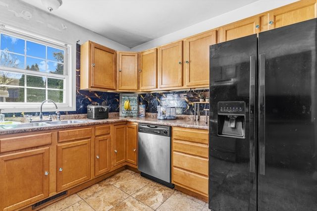 563 Woodman St, Fall River, MA 02724