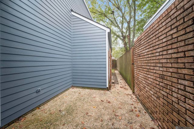 1329 Harwich Dr, Baton Rouge, LA 70820