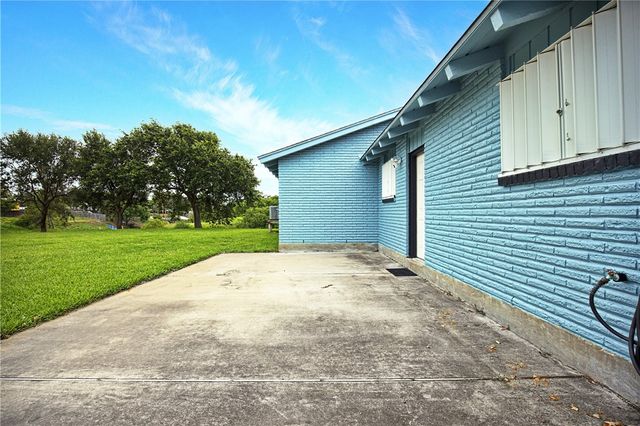 3306 Bali Dr, Corpus Christi, TX 78418