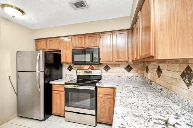 2501 Gulf Freeway 250D, Dickinson, TX 77539