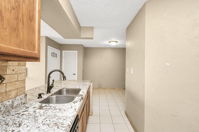 2501 Gulf Freeway 250D, Dickinson, TX 77539