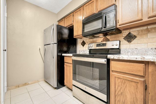 2501 Gulf Freeway 250D, Dickinson, TX 77539