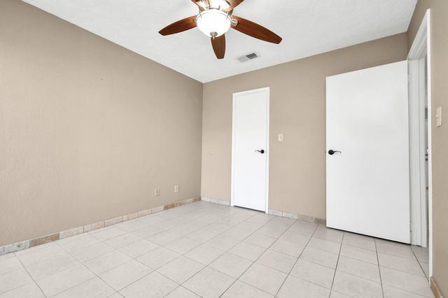 2501 Gulf Freeway 250D, Dickinson, TX 77539