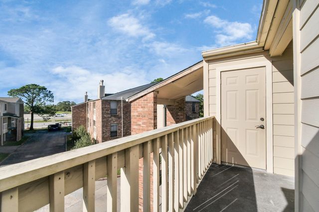 2501 Gulf Freeway 250D, Dickinson, TX 77539