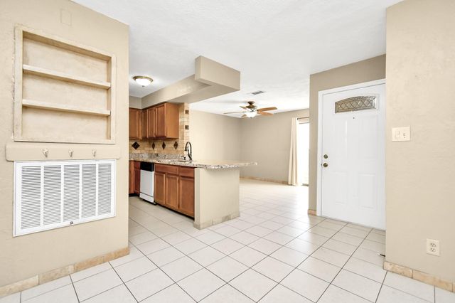 2501 Gulf Freeway 250D, Dickinson, TX 77539
