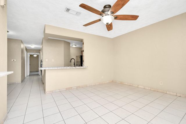 2501 Gulf Freeway 250D, Dickinson, TX 77539