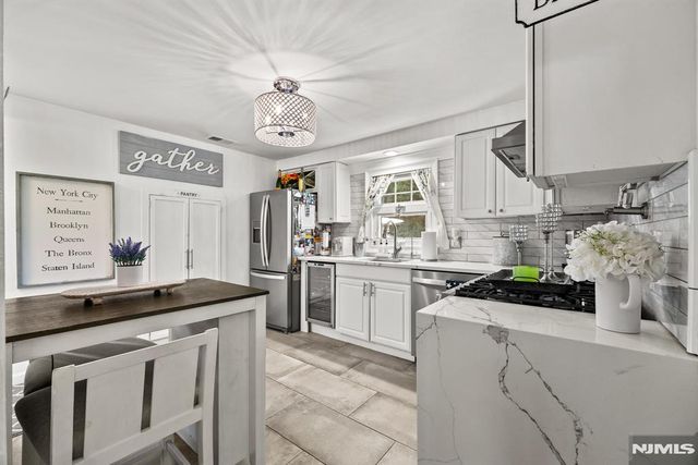 10 Dale Drive, Fairfield, NJ 07004