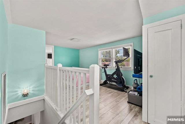 10 Dale Drive, Fairfield, NJ 07004