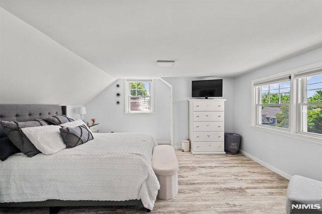 10 Dale Drive, Fairfield, NJ 07004
