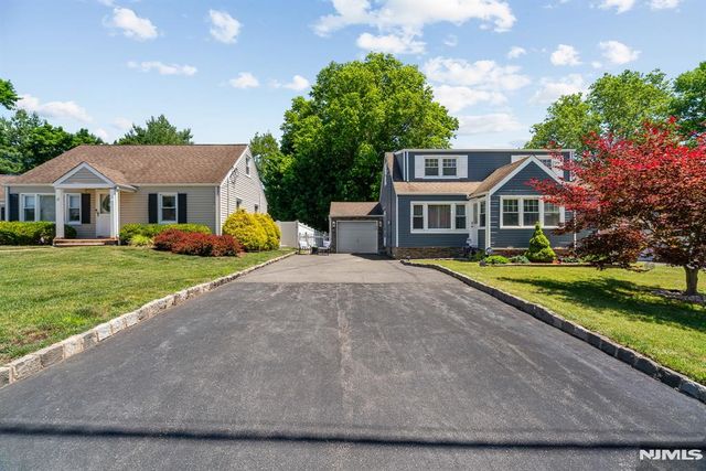 10 Dale Drive, Fairfield, NJ 07004