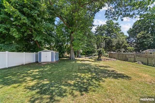 10 Dale Drive, Fairfield, NJ 07004