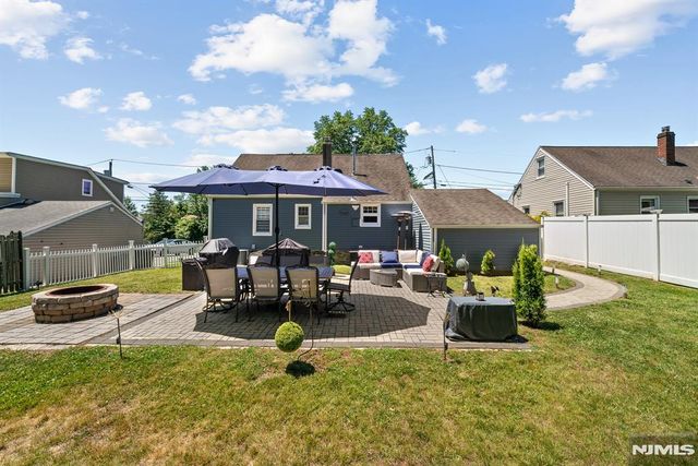10 Dale Drive, Fairfield, NJ 07004