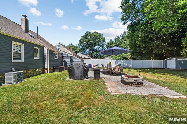 10 Dale Drive, Fairfield, NJ 07004