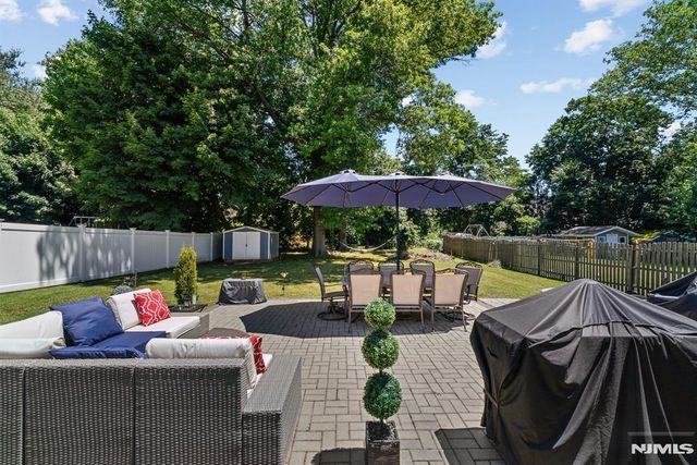 10 Dale Drive, Fairfield, NJ 07004