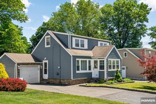 10 Dale Drive, Fairfield, NJ 07004