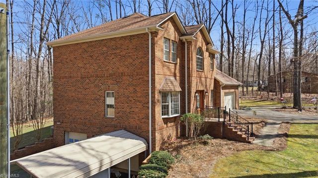 1100 Woodridge Lane, Yadkinville, NC 27055