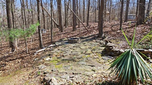 1100 Woodridge Lane, Yadkinville, NC 27055