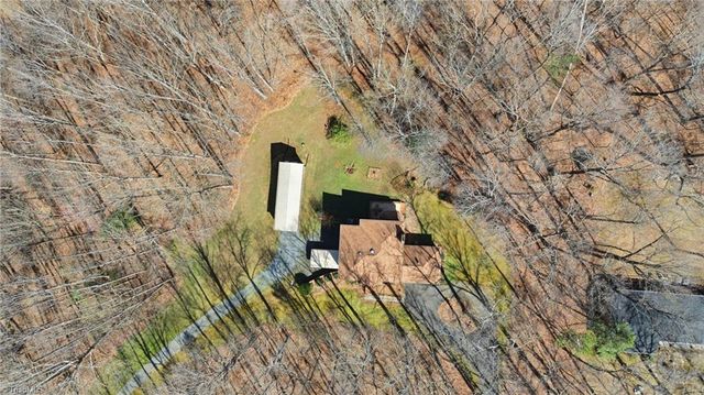 1100 Woodridge Lane, Yadkinville, NC 27055