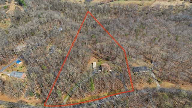 1100 Woodridge Lane, Yadkinville, NC 27055