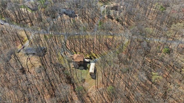 1100 Woodridge Lane, Yadkinville, NC 27055