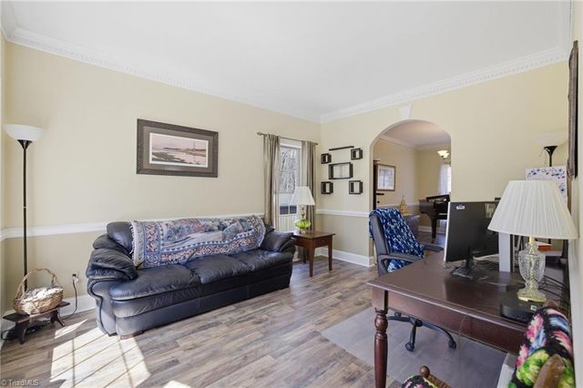 1100 Woodridge Lane, Yadkinville, NC 27055