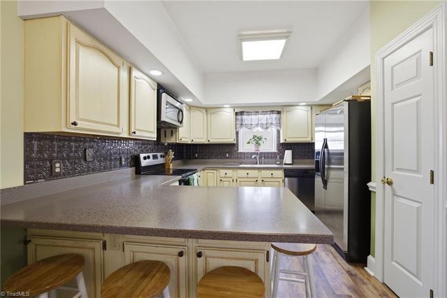 1100 Woodridge Lane, Yadkinville, NC 27055