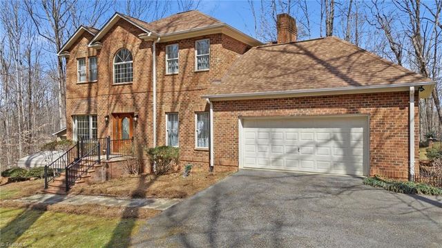 1100 Woodridge Lane, Yadkinville, NC 27055