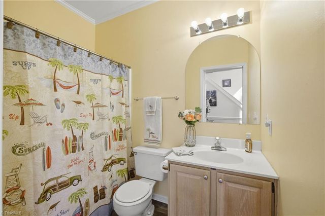 1100 Woodridge Lane, Yadkinville, NC 27055