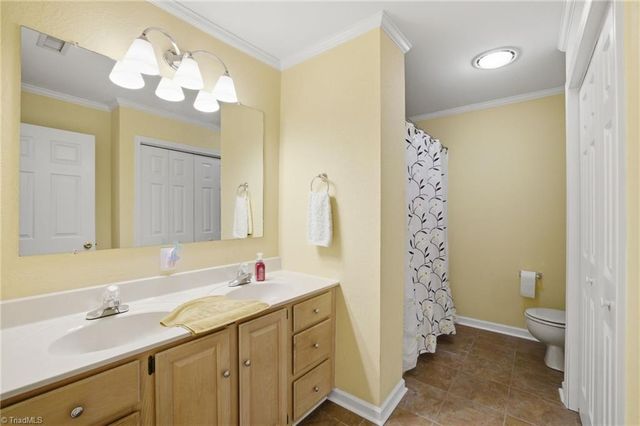 1100 Woodridge Lane, Yadkinville, NC 27055