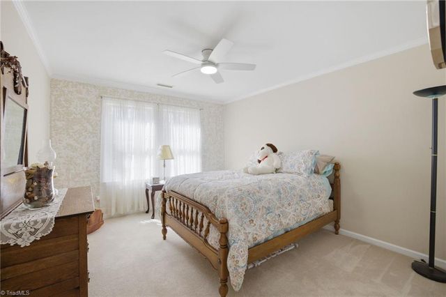 1100 Woodridge Lane, Yadkinville, NC 27055