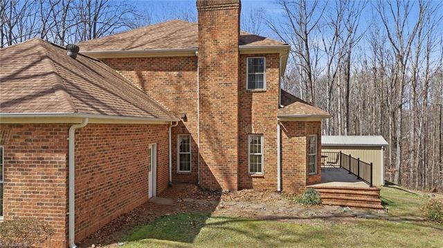 1100 Woodridge Lane, Yadkinville, NC 27055