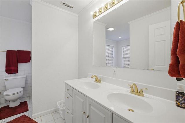 1100 Woodridge Lane, Yadkinville, NC 27055